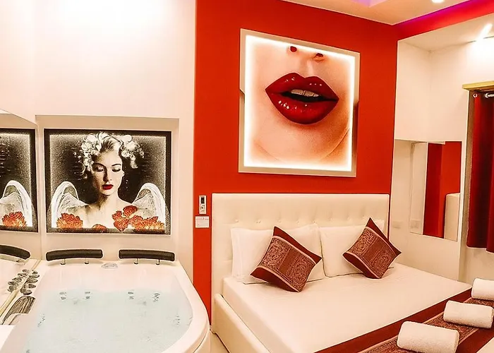Bed Cinecittadue Bed & Breakfast 4*